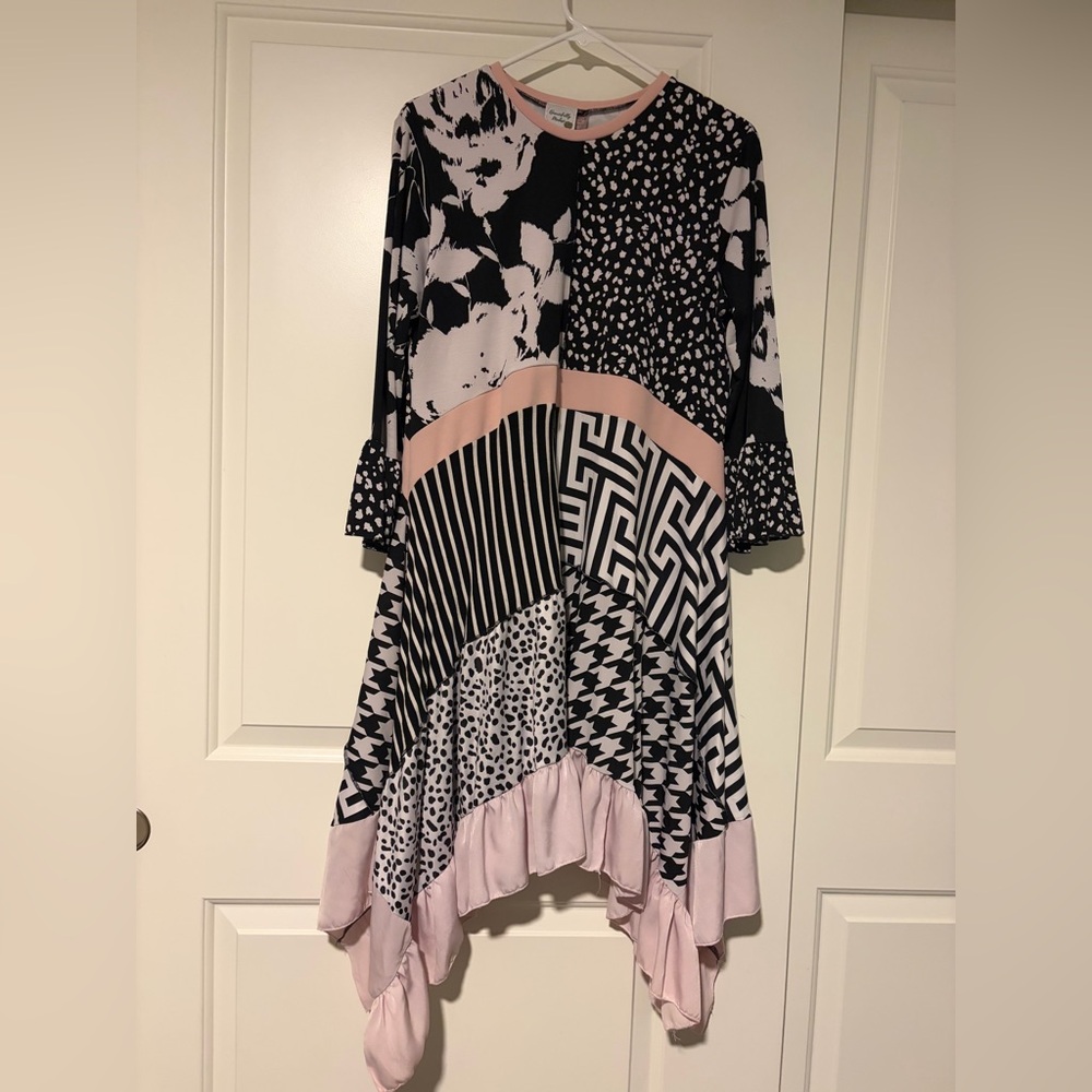 🖤🤍Black, white and Pink Patterned Dress🖤🤍 - Picture 1 of 7